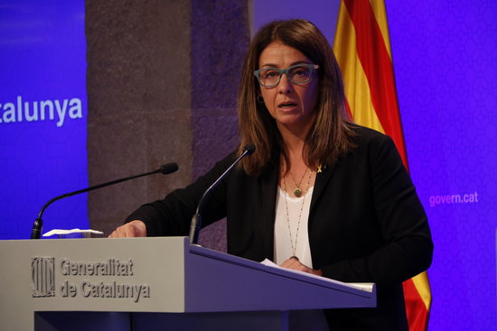 Presidency minister and government spokesperson Meritxell Budó speaks to the press on April 30 2019 (by Guillem Roset)